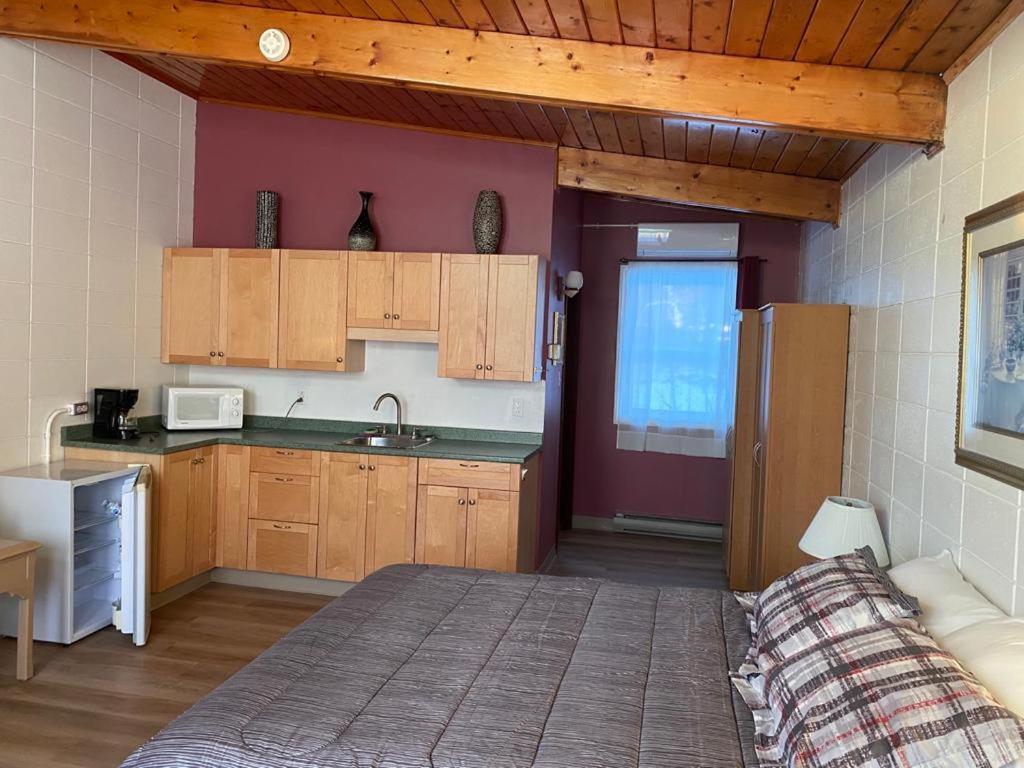 Huron Sands Motel And Restaurant Providence Bay Εξωτερικό φωτογραφία