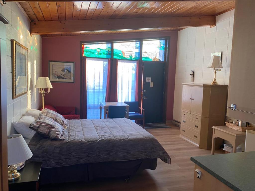 Huron Sands Motel And Restaurant Providence Bay Εξωτερικό φωτογραφία