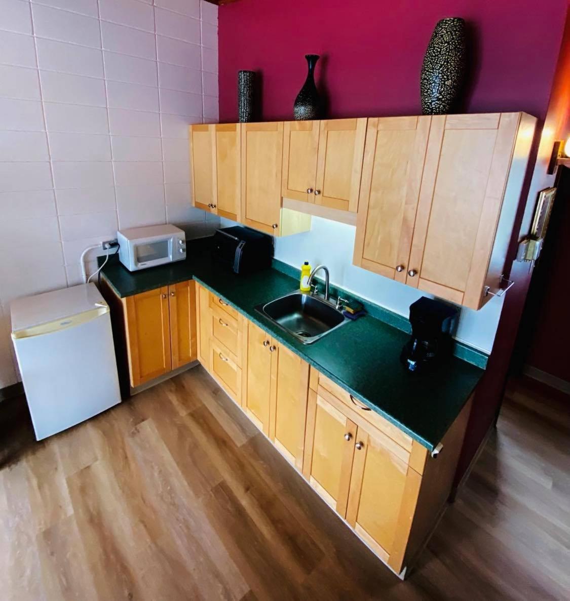 Huron Sands Motel And Restaurant Providence Bay Εξωτερικό φωτογραφία